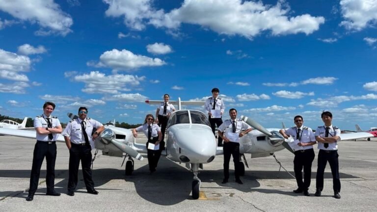 Becoming a Commercial Pilot A Step-by-Step Guide