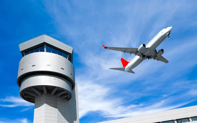 How Flight Tracking Helps with Air Traffic Control
